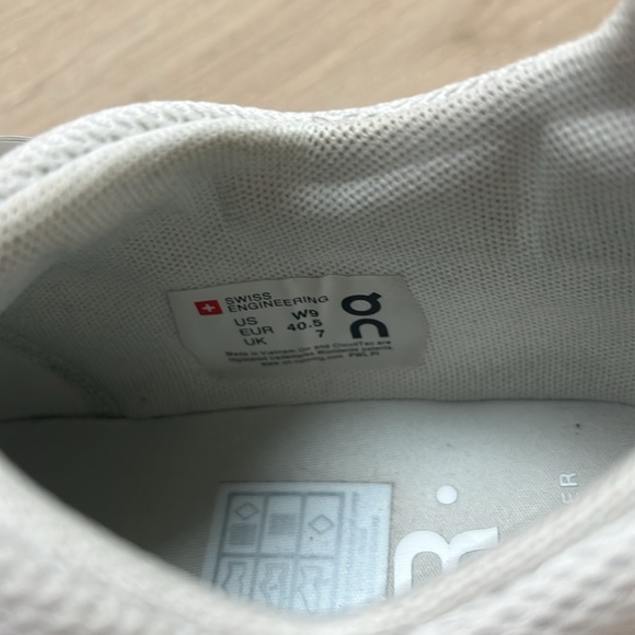 ON RUNNING
x Roger Federer The Roger Centre Court Trainers - Picture 6 of 6